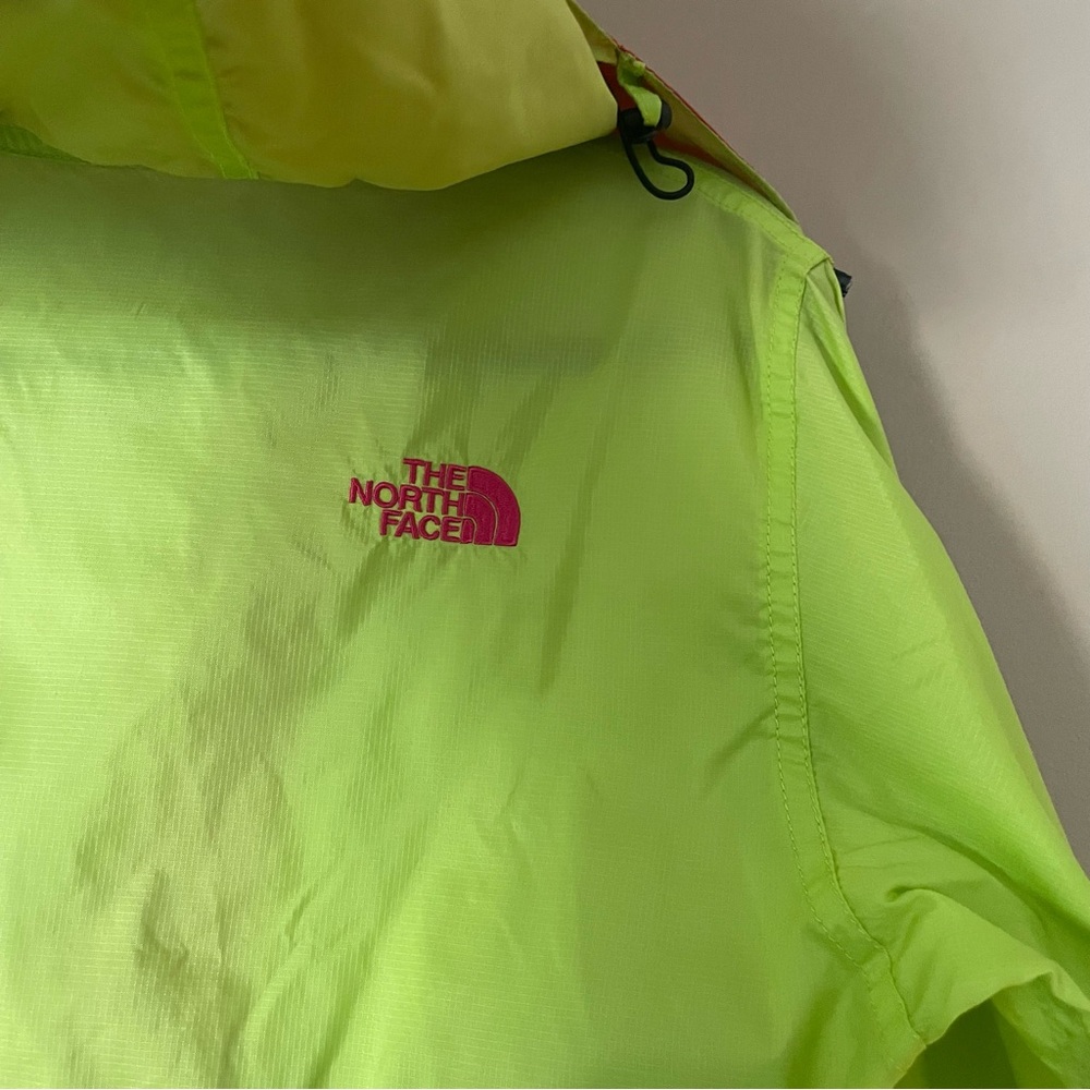 The North Face Windbreaker Packable PINK + GREEN kermit colored vintage XS - Picture 15 of 16
